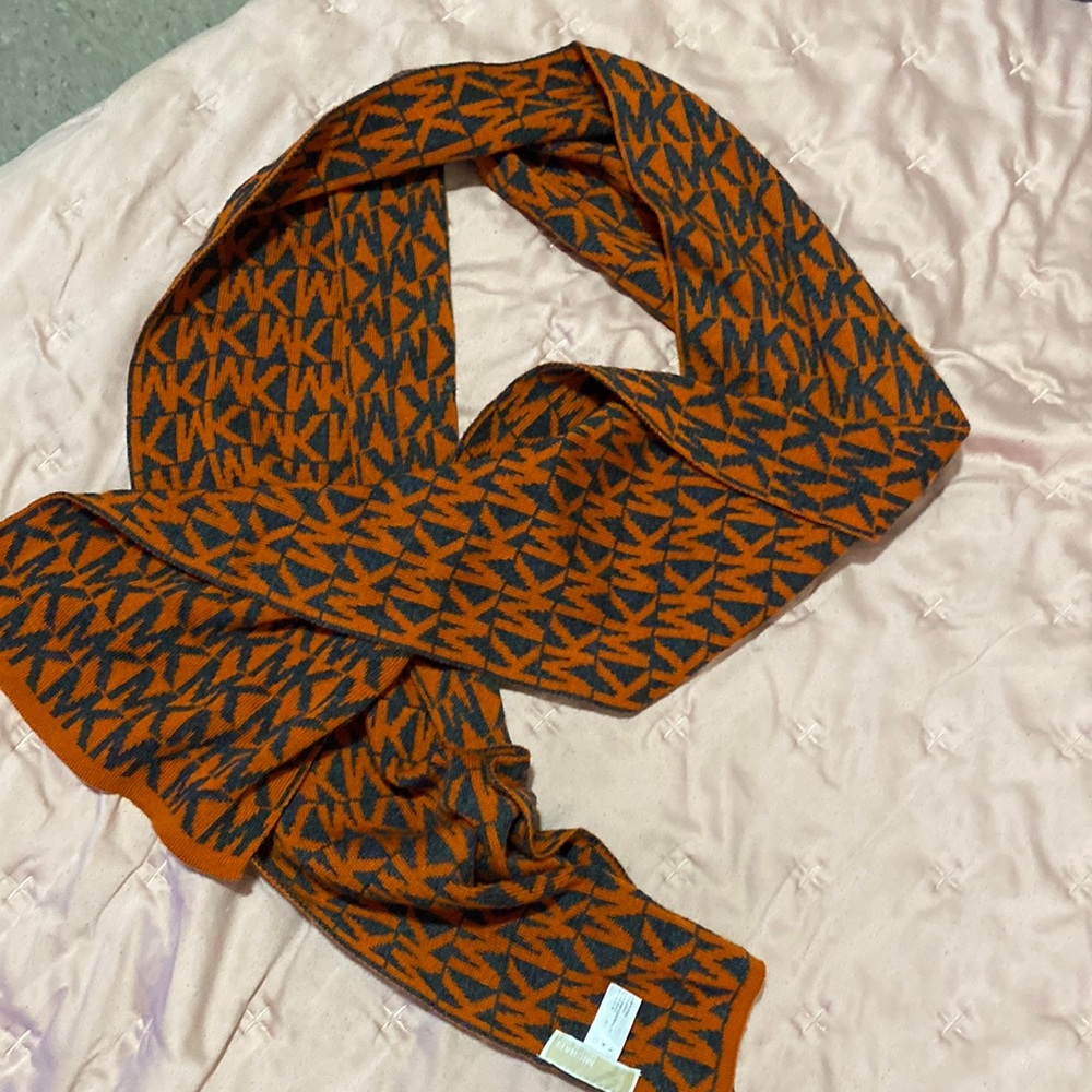 MK scarf